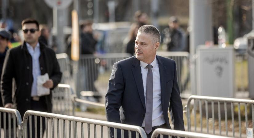 Hivatali vesztegetéssel gyanúsítják Sára Botond főispánt