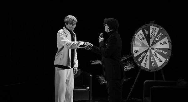 Különleges feat a Heedless Elegance új számában, a Carousel-ben