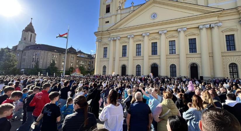 Több mint ezren ropták: flashmobbal ünnepelték Debrecenben a tánc világnapját – videóval