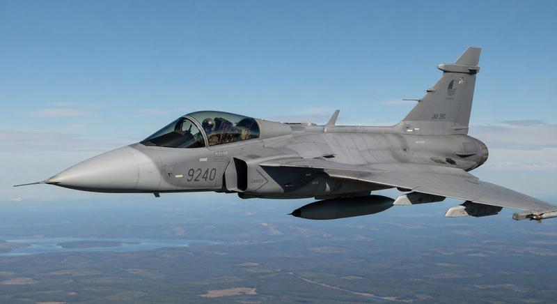 Leszálltak az új Gripen harcászati repülőgépek