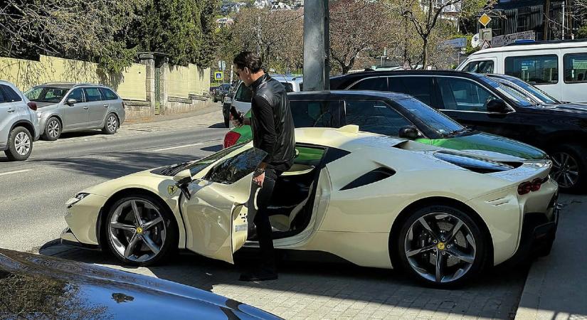 51 bankszámláját szüntette meg pénteken az egyik, MNB-botrányhoz köthető cég