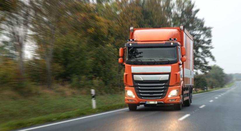 Enyhítettek a kamionstopon