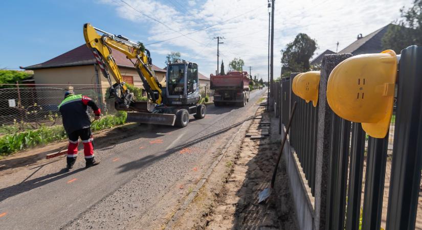 Újabb debreceni utak aszfaltozása kezdődött