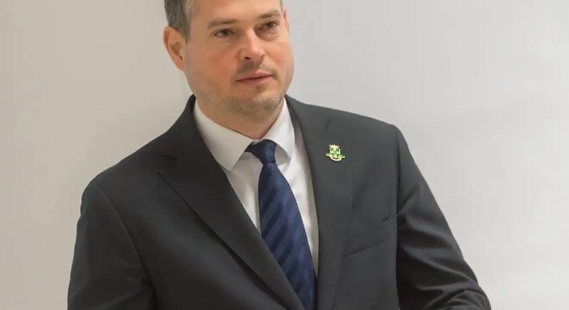 Hivatali vesztegetés: Korrupció gyanújával hallgatták ki Sára Botond főispánt