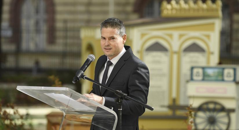 70 ezer forintnyi bor miatt bukhat a főispán? Súlyos korrupciós ügyben nyomoznak