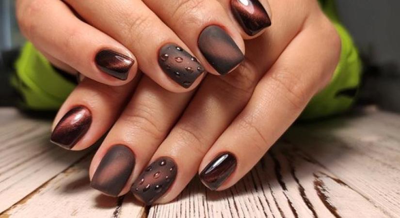 Ezt kérd a körmösödtől legközelebb: A "csokifagyi manikűr" a szezon legédesebb körömtrendje
