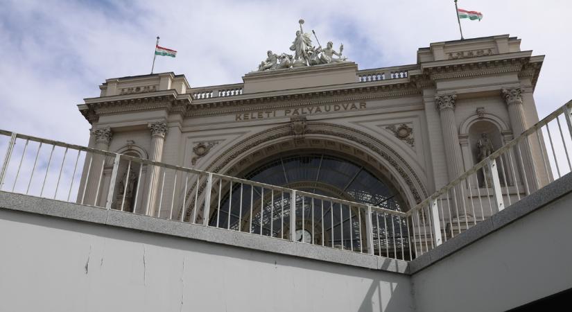 Most jött: Füst van a Keleti pályaudvarnál, lezárták az M2-es metró állomását