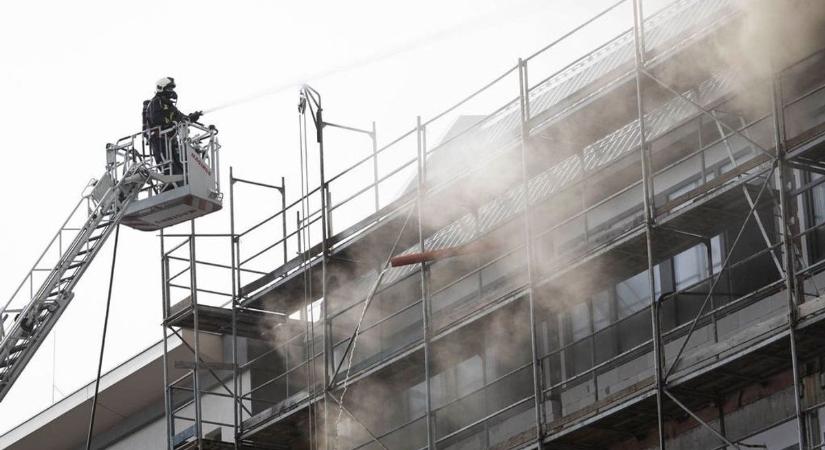 Amit nem a tűz, azt a víz pusztította el - vizsgálják a zalaegerszegi SZMK épületének kigyulladását (galéria)