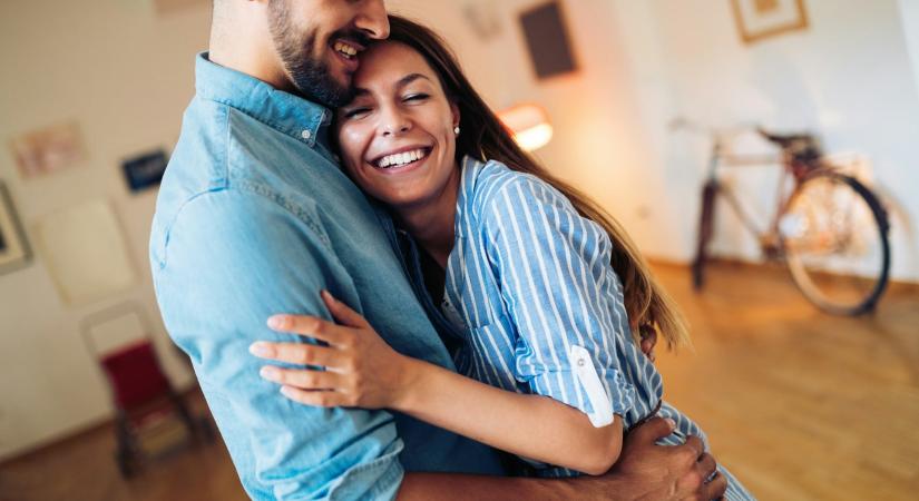 Az idősebb nők vonzereje: miért választják őket a fiatalabb férfiak?