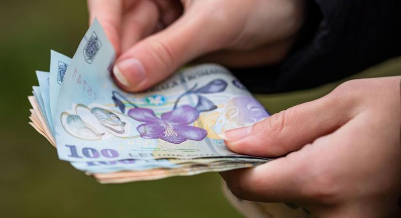 Románia sokkot kapott: a szemük láttára omlik össze a pénzük, fabatkát se ér a lej az euróval szemben – ez áll a háttérben