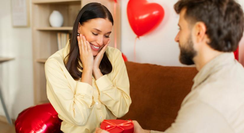 Május havi szerelmi horoszkóp: A Halak párja valami igazán különlegessel készül a jegy szülöttének