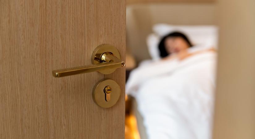 Ez a hálószobai szokás káros az egészségre – figyelmeztetnek szakértők