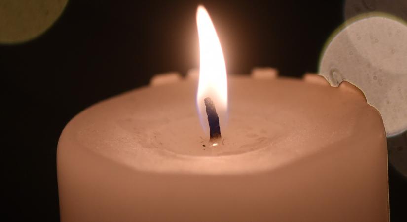 Ebben a percben jött: öngyilkos lett Peter Falk lánya