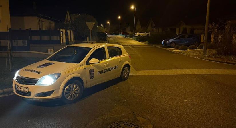 Fecskendő hevert a karéj kenyér mellett, megdöbbentő szállást találtak a bozótosban Egerben – fotókkal