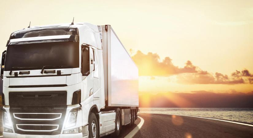 Fontos hírt kaptak a fuvarozók a magyar utakról