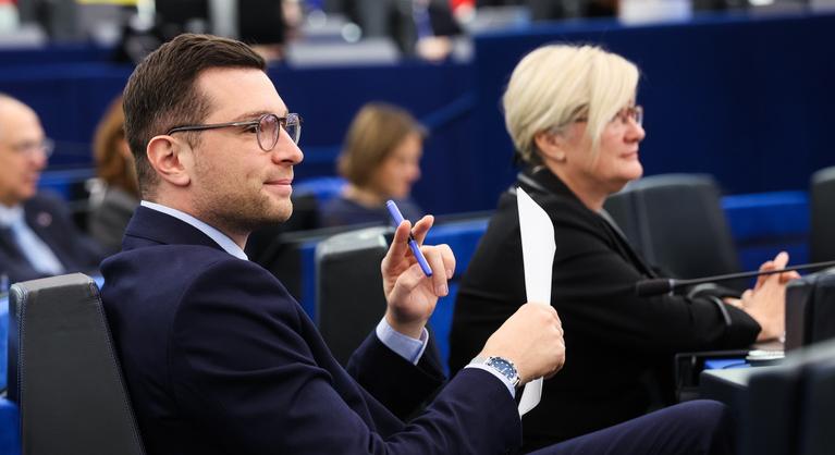 Egyre nehezebb helyzetben Orbán Viktorék frakciója, súlyos árat fizethetnek