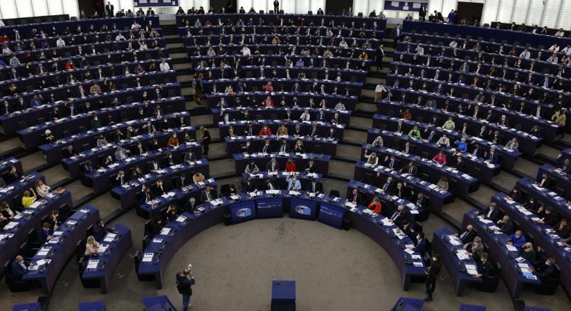 „Beavatkozás, birodalmi gőg és milliárdok” – erős vita a magyar választásokról az EP-ben