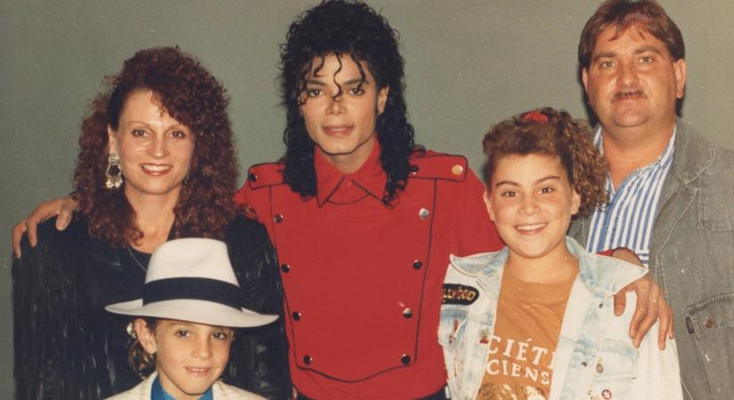 Keményen nekiment a Michael Jackson-film rendezőjének a Neverland elhagyása alkotója