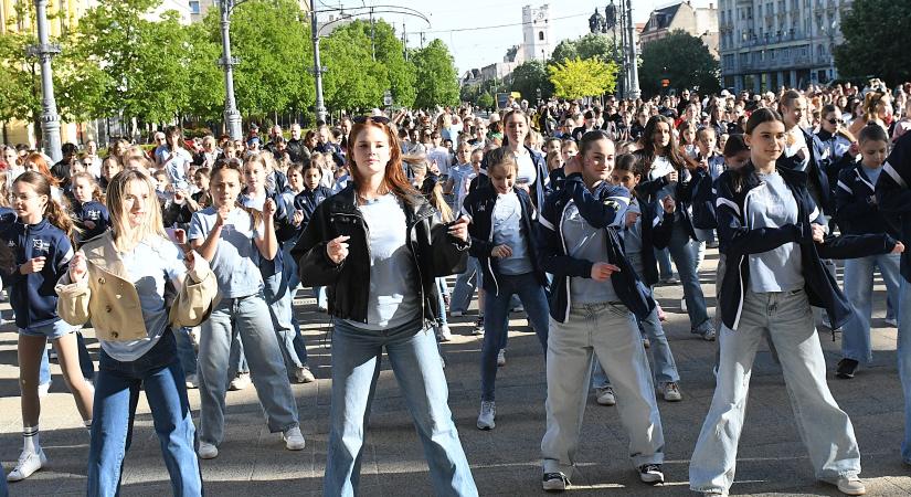 Táncra perdültek a debreceniek