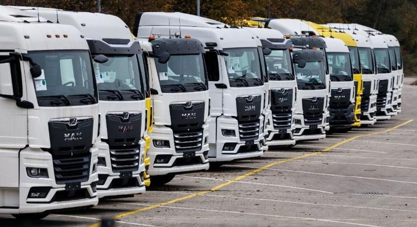 A német kamiongyártás túlélte Trump-büntetővámjait, most az iráni háború miatt aggódhatnak