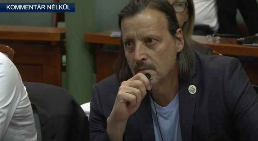 Egy fideszes képviselő annyira kiakadt Pócs János parlamentbe jutásán, hogy majdnem elsírta magát a jászberényi közgyűlésen