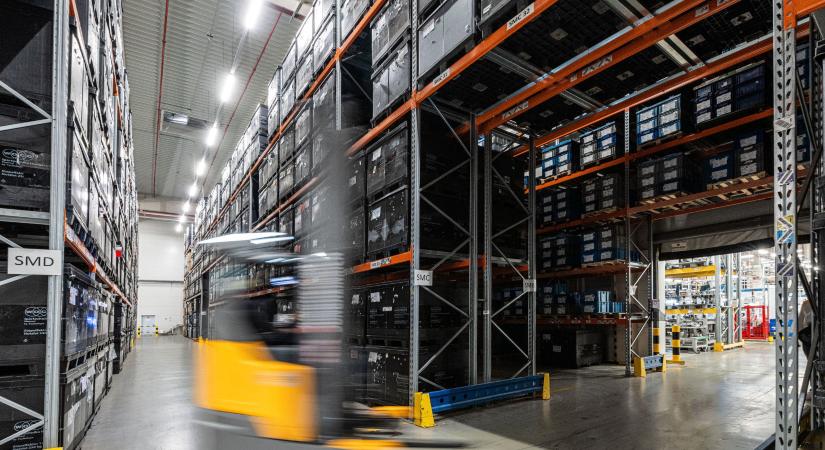 Valami nem stimmel: rekordkereslet, mégis üresednek a raktárak