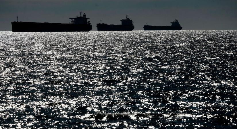 Békésen hajózgat a brit vizeken az orosz árnyékflotta: olajat és hadianyagot visznek – a partiőrség tehetetlen, nincs joguk közbelépni