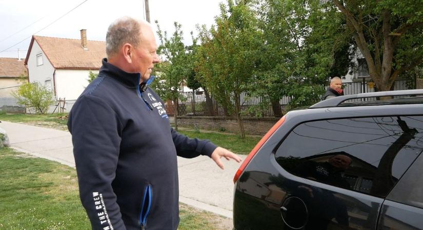 Rettegésben tartja a decsi utca lakóit egy megvadult gólya (videó  képgaléria)