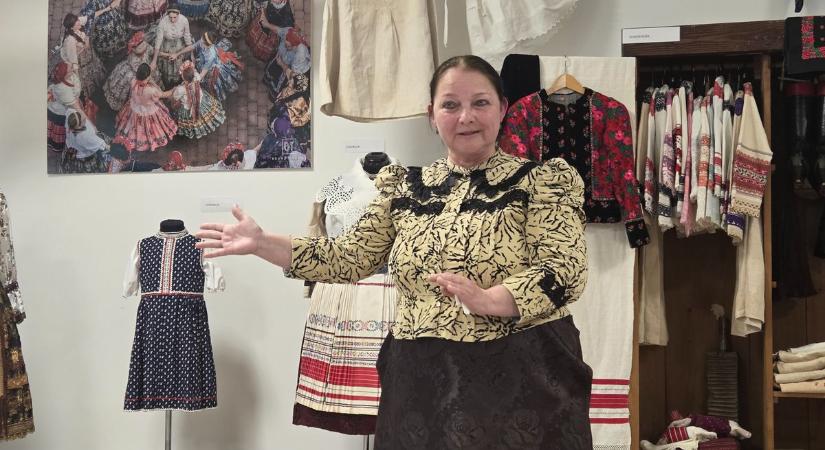 Amit a dédanyáink szekrénye rejtett: különleges népviseleti kiállítás nyílt Komáromban