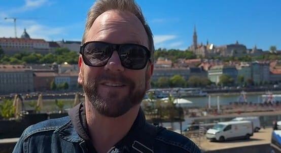 A szabadnapos Kiefer Sutherlandet lenyűgözte Budapest – videók