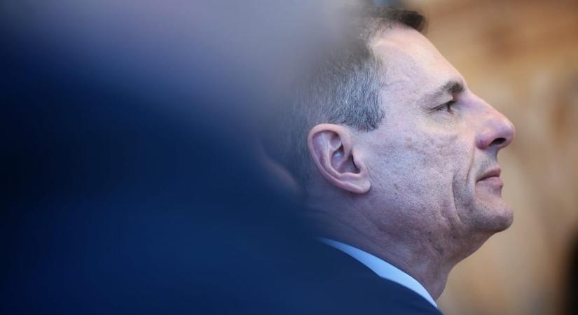 A Szőlő utcai igazgató kiskorúként behálózott sértettje elfogadhatatlannak tartja, hogy Tuzson a parlamentben marad