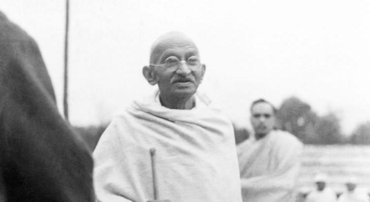 „Kedves barátom” – megdöbbentő levelet írt Gandhi Hitlernek