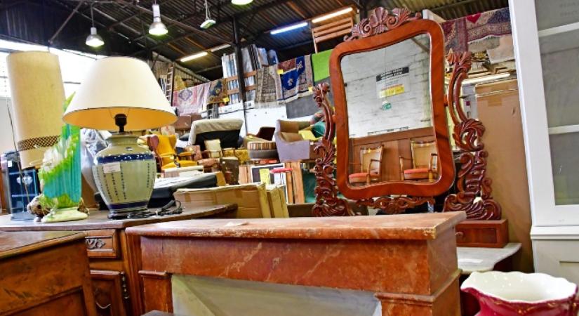 Beleszeret egy rajzba a nő: amikor a pénztárhoz megy, rögtön elsüllyed szégyenében