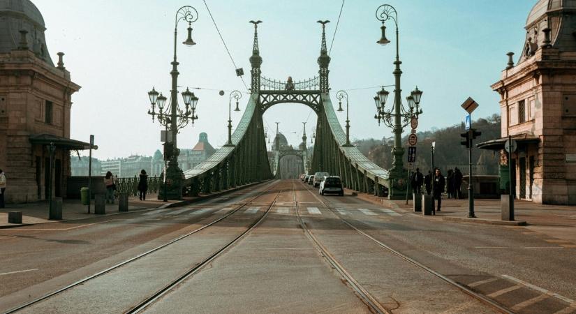 Lezárják a Szabadság hidat, eddig nem lehet ráhajtani