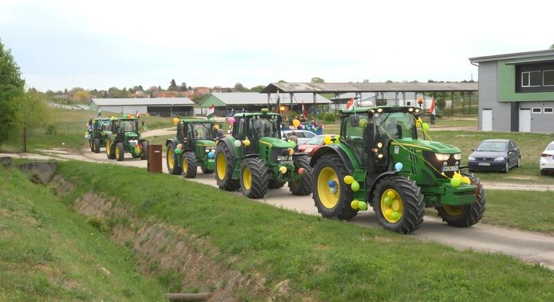 Traktoros és fogatos ballagás Kaposváron