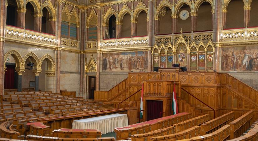 Megvan az új parlamenti fizetési lista: bruttó 2,1 milliótól 6 millióig terjednek a tiszteletdíjak