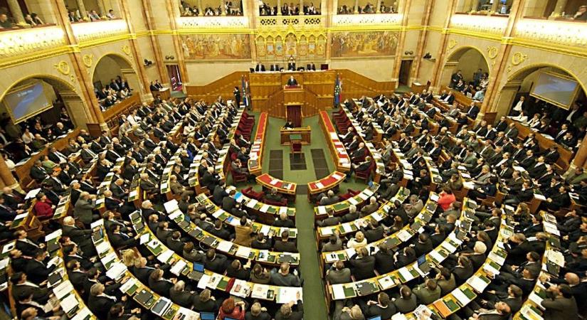 Itt a lista: ennyit kereshetnek az országgyűlési képviselők a jövőben