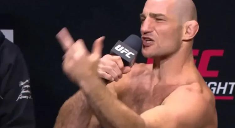 Strickland kiosztotta Dana White-ot, amiért tönkreteszi a sportot: 'hány jacht kell még, b*zdmeg!?'