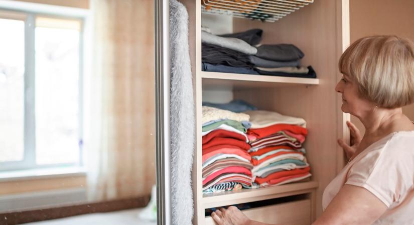 Erre esküsznek a háziasszonyok: így szabadulhatsz meg végleg a szekrény dohos szagától