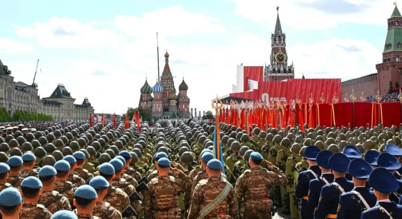 Tankok nélküli győzelmi ünnepet tart idén Putyin, ukrán támadástól tart Moszkva