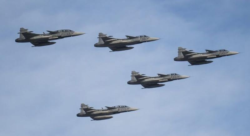 Vadiúj Gripenek vadászgépek érkeztek a kecskeméti repülőbázisra