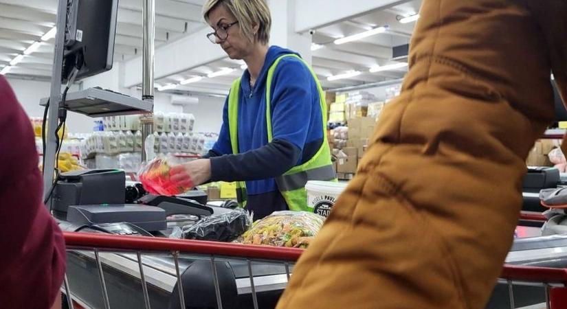 Jön a május 1-jei hosszú hétvége: így lesznek nyitva a boltok