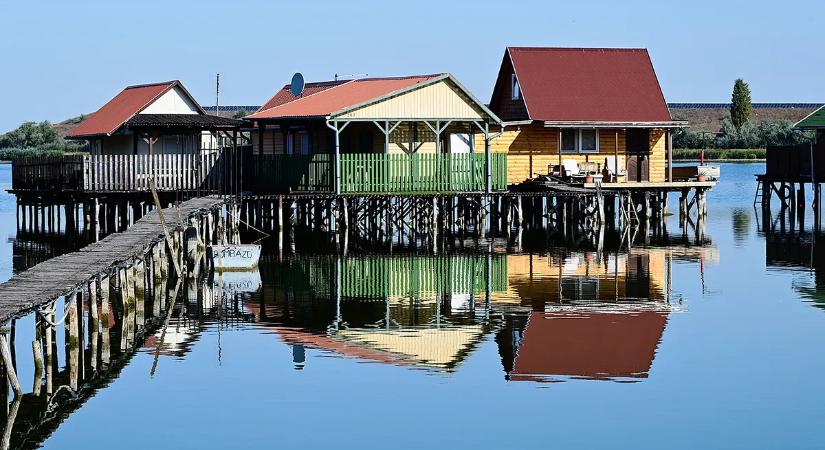 Európa rejtettebb csodája a magyar lebegő falu – Ahol a víz fölött született egy mesevilág