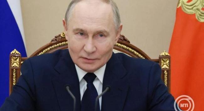 Putyin közölte Trumppal, hogy a győzelem napja alkalmából hajlandó a tűzszünetre