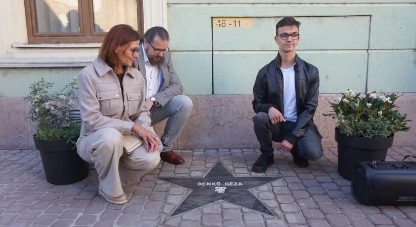 Megkapta az elismerést a tragikus sorsú színész: új csillag ragyog Komáromban