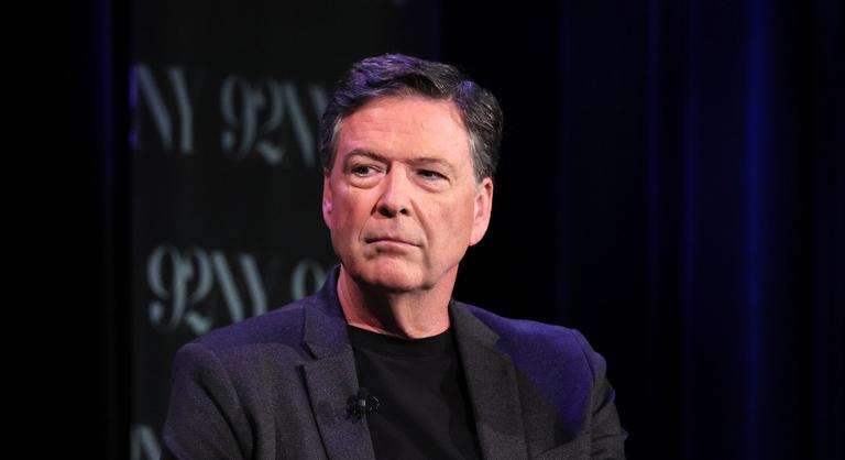 Feladta magát az FBI volt igazgatója, akit Donald Trump megfenyegetésével vádolnak