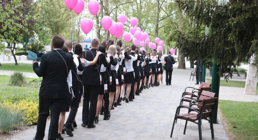 Visszatér végre az igazi tavasz? Ilyen időre van kilátás a ballagások napján és a hosszú hétvégén