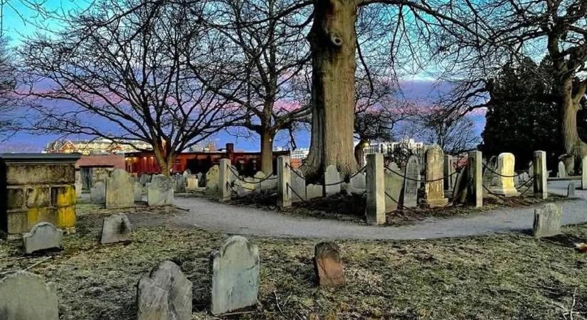 Hátborzongató videó készült: kopogást hallottak a frissen eltemetett férfi sírjából