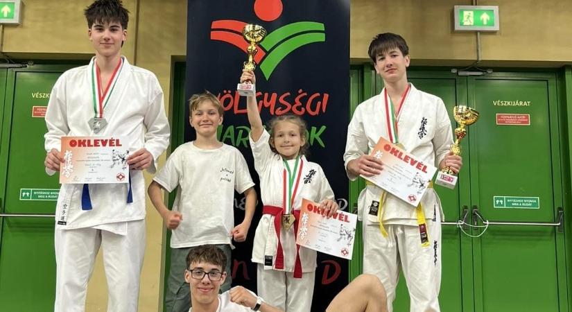 Érik a munka gyümölcse: taroltak a bonyhádi karatékák