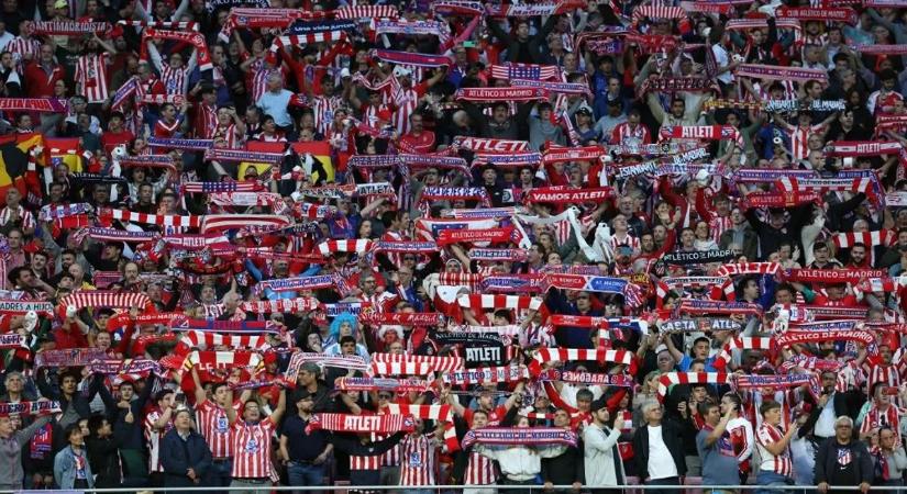 A szendvicseket készítő szurkoló lett a Bajnokok Ligája-elődöntő sztárja – videó